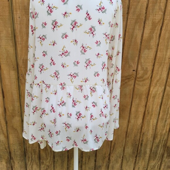 Altar'd State Floral VNeck Bell Sleeve Top NWT - Picture 5 of 10